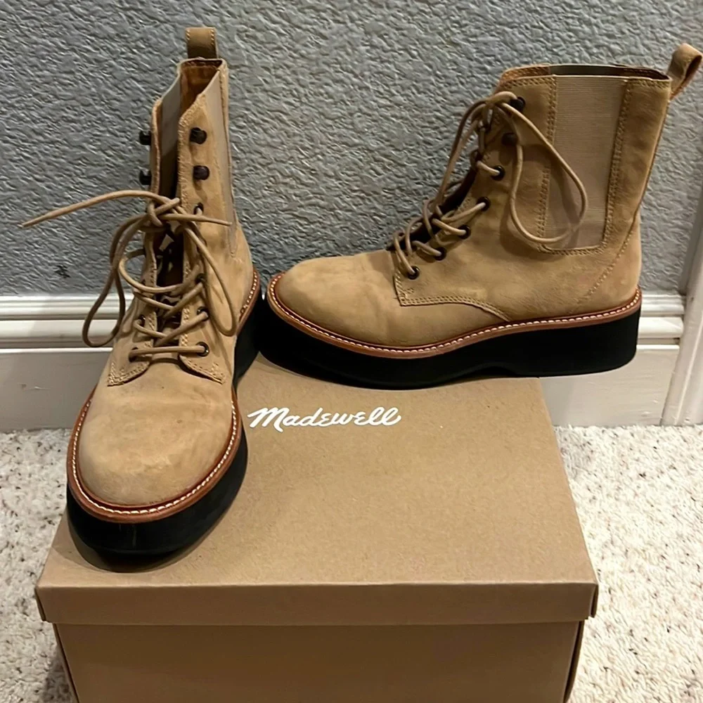 Madewell sand colored boots - Picture 1 of 4